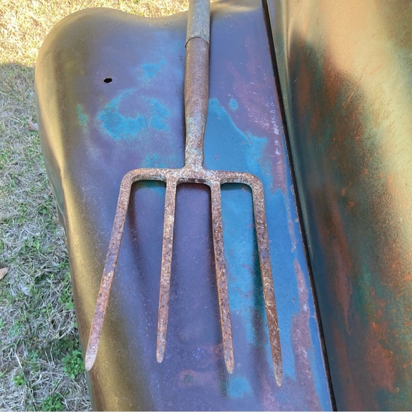 Vintage Pitchfork Wood and Metal 4 Tines 42.5” Long Farm Barn Decor Rustic - Picture 5 of 16